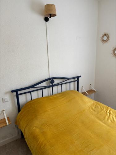 Appartement secteur village rez-de-chaussée terrasse et parking privé 50m mer