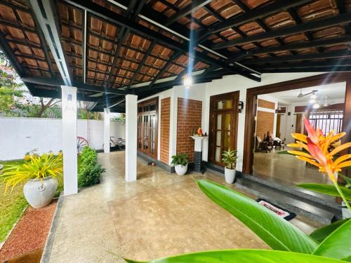 an open courtyard with plants and a house at Nivartana Villa and Purana Ayurveda Center in Bentota