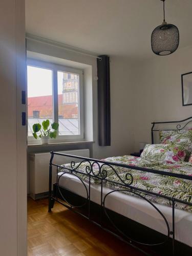 a bedroom with a bed and a window at Ferienwohnung Dreierlei in Wasserburg am Inn