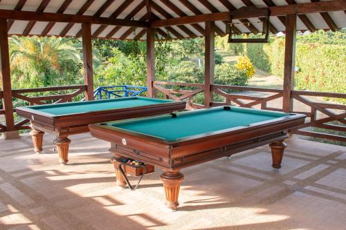 La Herencia Hotelにあるビリヤード台