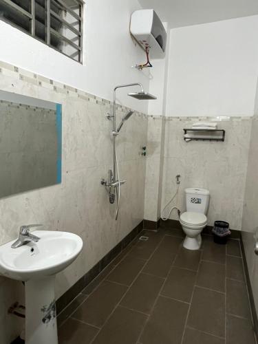 Ένα μπάνιο στο Nhà nghỉ Quân An