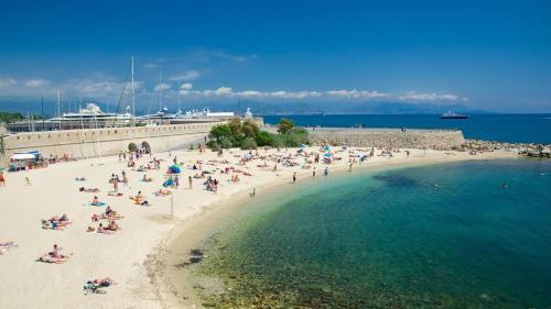 #202-Heart of Vieil Antibes - Place Nationale-High-End Newly Renovated & Furnished Appartment photo 12