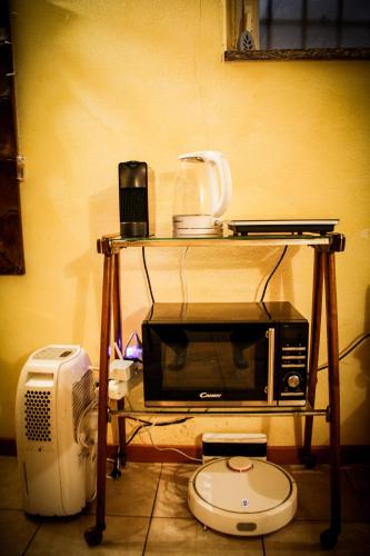 ヴァレーゼにあるTaverna via Castellini 116 Vareseの電子レンジ