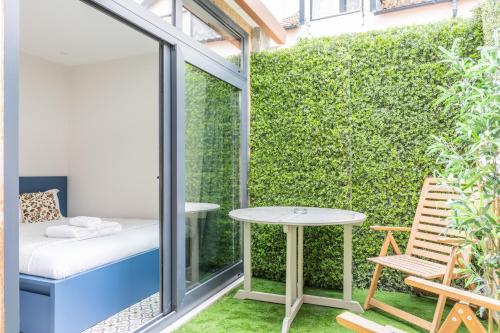 Lapa Charm Apartments with Patio