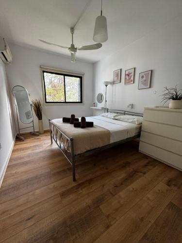 Postel nebo postele na pokoji v ubytování Theodoros Apt. 408