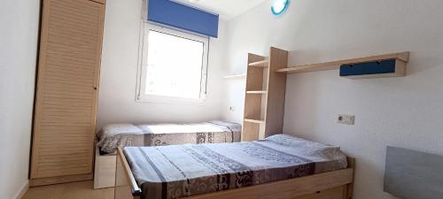 A bed or beds in a room at BRAVAHOLIDAYS-250-Poblet