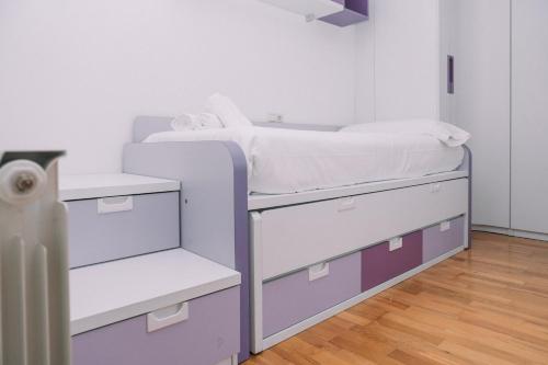 a purple bunk bed with drawers in a room at Vistas al mar en el centro by CABANA Rentals in Moaña