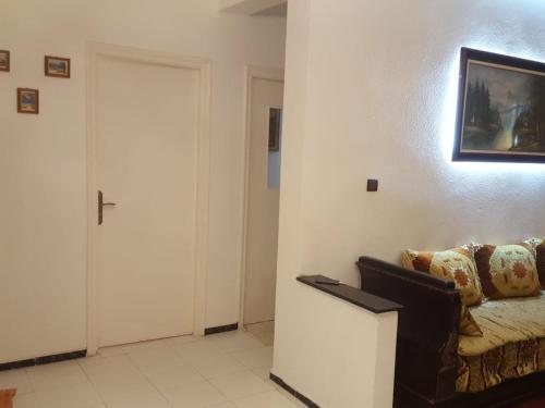 a living room with a couch and a door at Appartement Familial en Face le Stade Ibn Batouta Tanger in Tangier