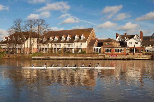 a group of people in a boat on the water at London Thames Lodge by Dancenter near Thorpe Park in Staines