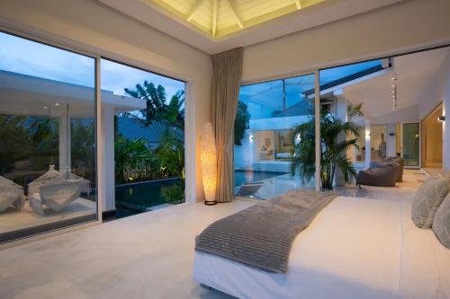 En eller flere senge i et værelse på 4BR Villa Private Pool Free Breakfast