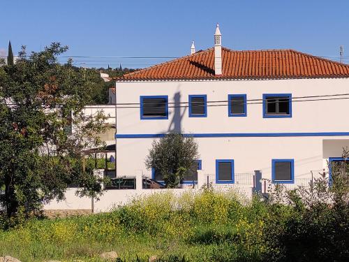 Το κτήριο όπου στεγάζεται  η παραθεριστική κατοικία