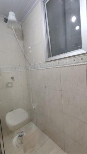 Bilik mandi di Quarto em Apto - PARA MULHERES