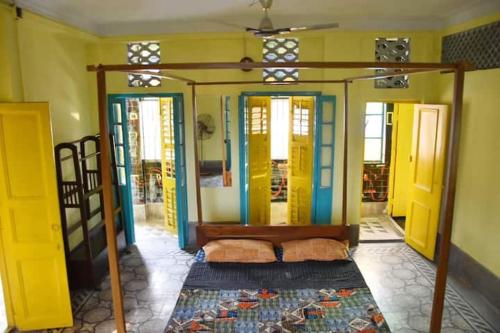 Postel nebo postele na pokoji v ubytování BhubanBari Heritage Home Stay