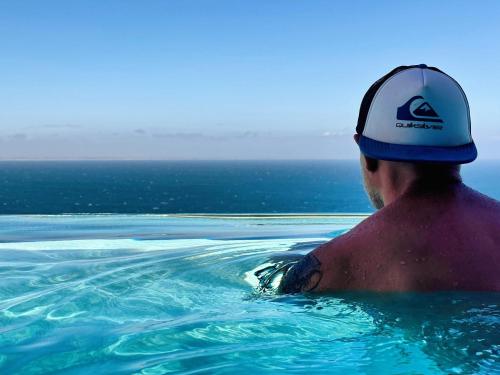 Гости Executive Boulders Beach Suite with Ocean Views