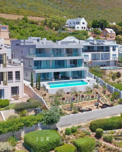 Бассейн в Executive Boulders Beach Suite with Ocean Views или поблизости