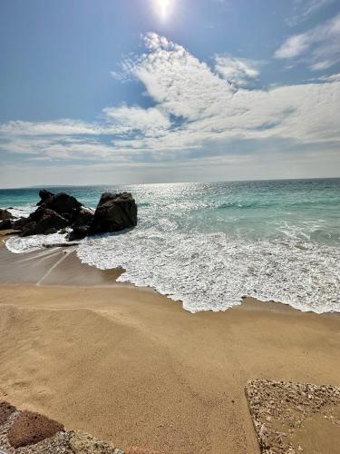 Photo de la galerie de l'établissement Duplex bord de mer - Clim - Terrasse vue mer - Parking gratuit, à Cannes