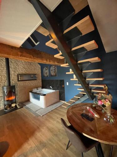Posezení v ubytování RoomAndX-LoveRoom-Caen-Bayeux