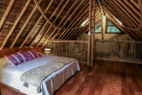 a bedroom with a bed in a attic at Caravana junto al río en la huasteca potosina in Aquismón