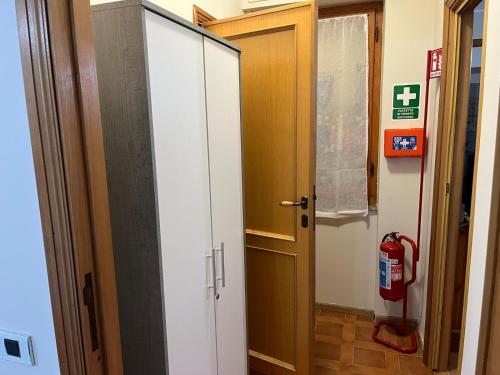 a room with a fire hydrant next to a door at Valentinas Rent Apartment - Fertilia Guest House in Fertilia