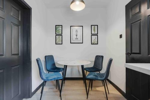 Et opholdsområde på 10Min Walk to Stadium SofaBed WM & Dishwasher