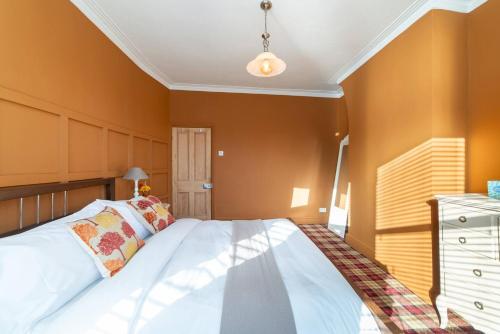 Family Stay By Sefton Park & Lark Lane Parking photo 16