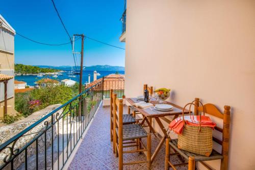 EIRINI's SEA VIEW HOUSE