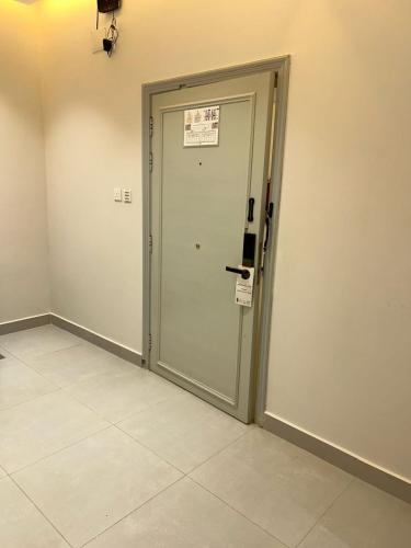 a door with a sign on it in a room at فندق حياة حقل الفندقية Hayat Haql Hotel in Al Humaizah