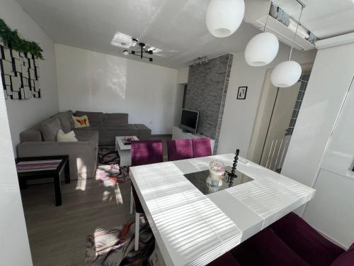 Predel za sedenje v nastanitvi Park View Apartment