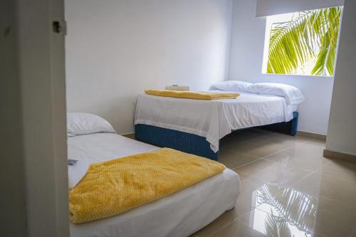 En eller flere senge i et værelse på Comodo apartamento 2-2 - Parqueo cubierto para 1 carro - En el corazón de Guatape