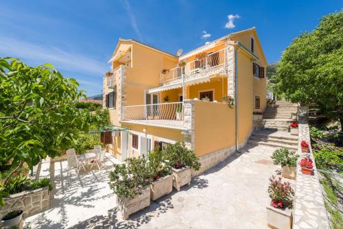 Afbeelding uit fotogalerij van Apartments Nada in Bol