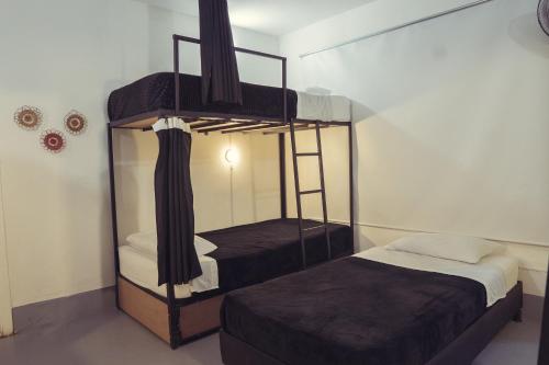 Postel nebo postele na pokoji v ubytování Laureles Garden Hostel