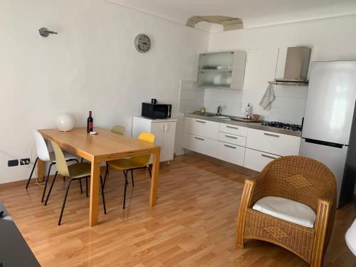 Η κουζίνα ή μικρή κουζίνα στο A due passi da Piazza