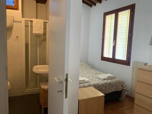 Ένα μπάνιο στο A due passi da Piazza