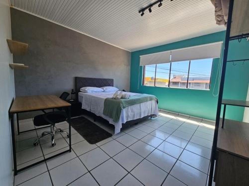 Giường trong phòng chung tại AP104 - Amplo AP no centro c/ AC