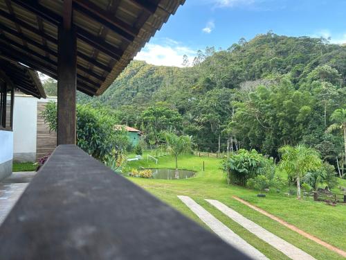 Landskap semula jadi dekat dengan chalet