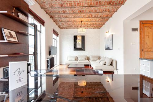 Beautiful restored historical apartment in Galata
