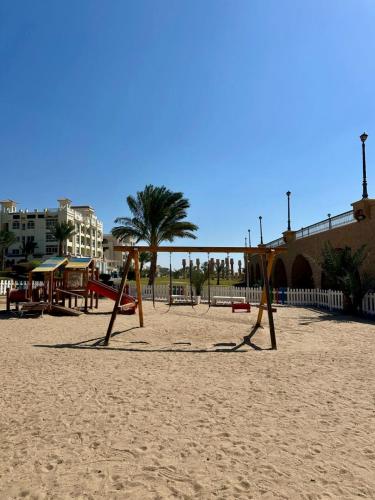 Herní místnost nebo prostor pro děti v ubytování El Andalous Sea View Apartment Sahl Hasheesh