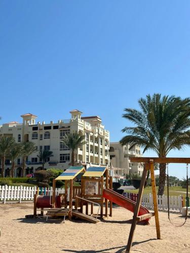 Herní místnost nebo prostor pro děti v ubytování El Andalous Sea View Apartment Sahl Hasheesh