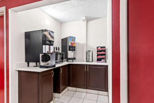 Gallery image of Red Lion Inn & Suites Saint Louis in Pontoon Beach
