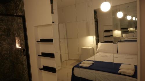 a small room with a bed and a mirror at Il Vicoletto B&B in Cirò Marina