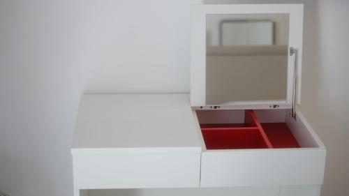 a small white cabinet with a red drawer at Il Vicoletto B&B in Cirò Marina