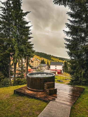 Landskap semula jadi dekat dengan chalet