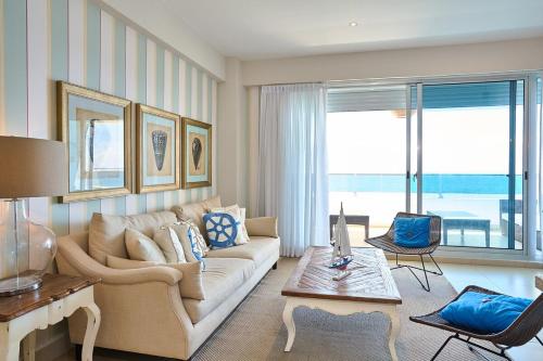 Beachfront Condos Las Olas Sleeps 6にあるシーティングエリア