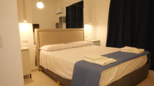a bedroom with a bed with two towels on it at Il Vicoletto B&B in Cirò Marina