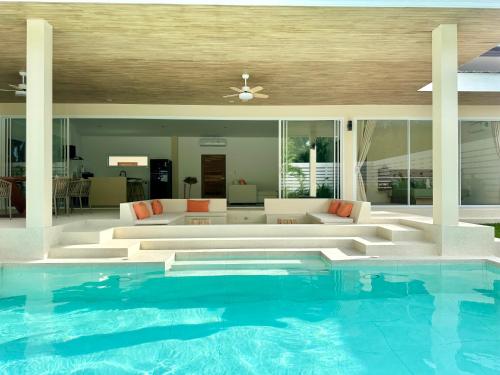 Hồ bơi trong/gần The Private Pool Villas