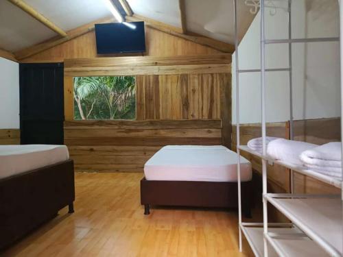 Postel nebo postele na pokoji v ubytování Hotel Hábitat Campestre "cerca al Parque deportivo"