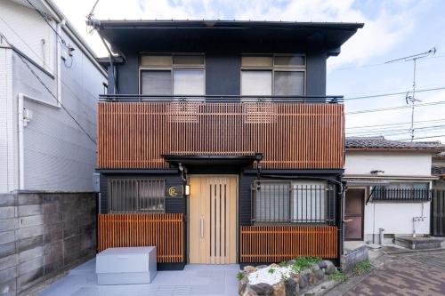 とき 全面改装した町屋 伏見稲荷大社そばで ベッド8台 3寝室 トイレ2台