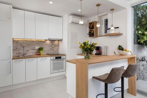 Apartments with parking space Opatija - 23879