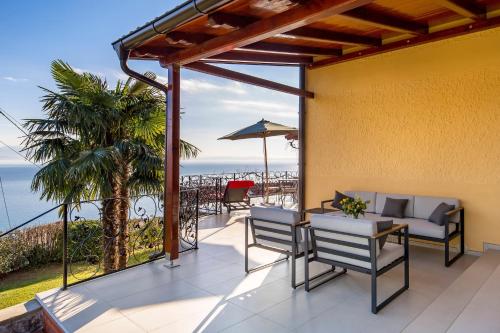 Apartments with parking space Opatija - 23879