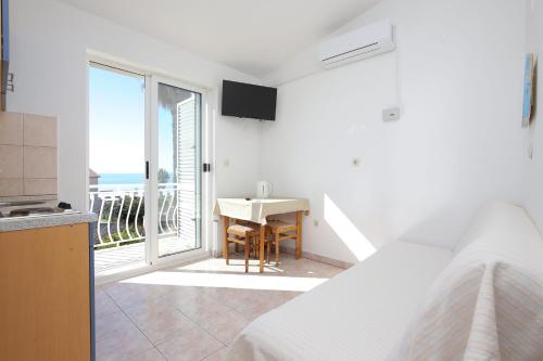 Family friendly seaside apartments Podstrana, Split - 23954